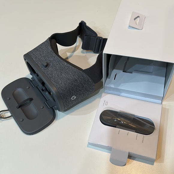 Fire Sale! 🔥 Google Daydream View VR Headset - Picture 7 of 10